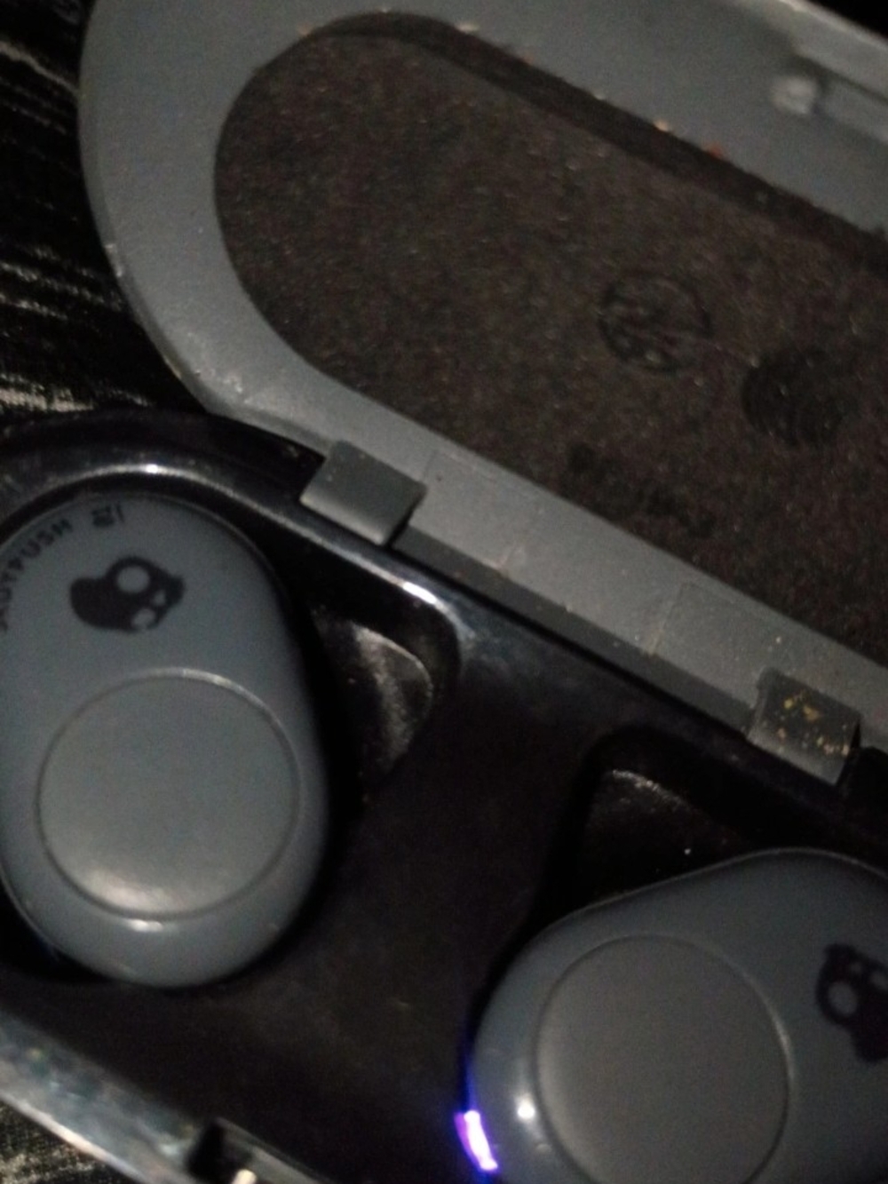 Skullcandy Wireless Earbuds in Gray with Charging Case